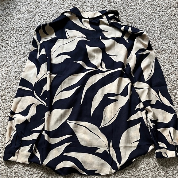 BUNDLE - Ann Taylor Navy Plaid (L) and Abstract Leaf Print (XL) Career Blouses - Picture 8 of 13